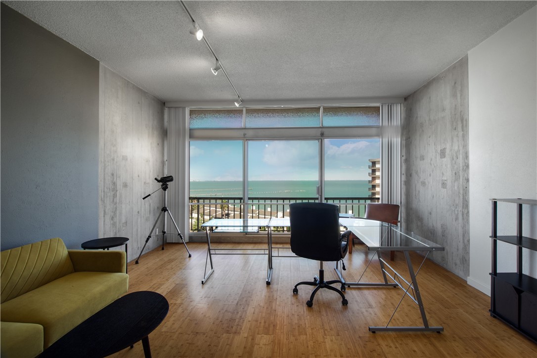 4600 Ocean Dr 702