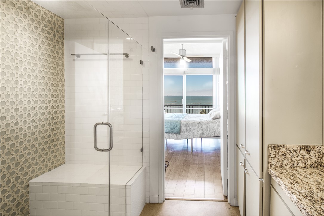 4600 Ocean Dr 702