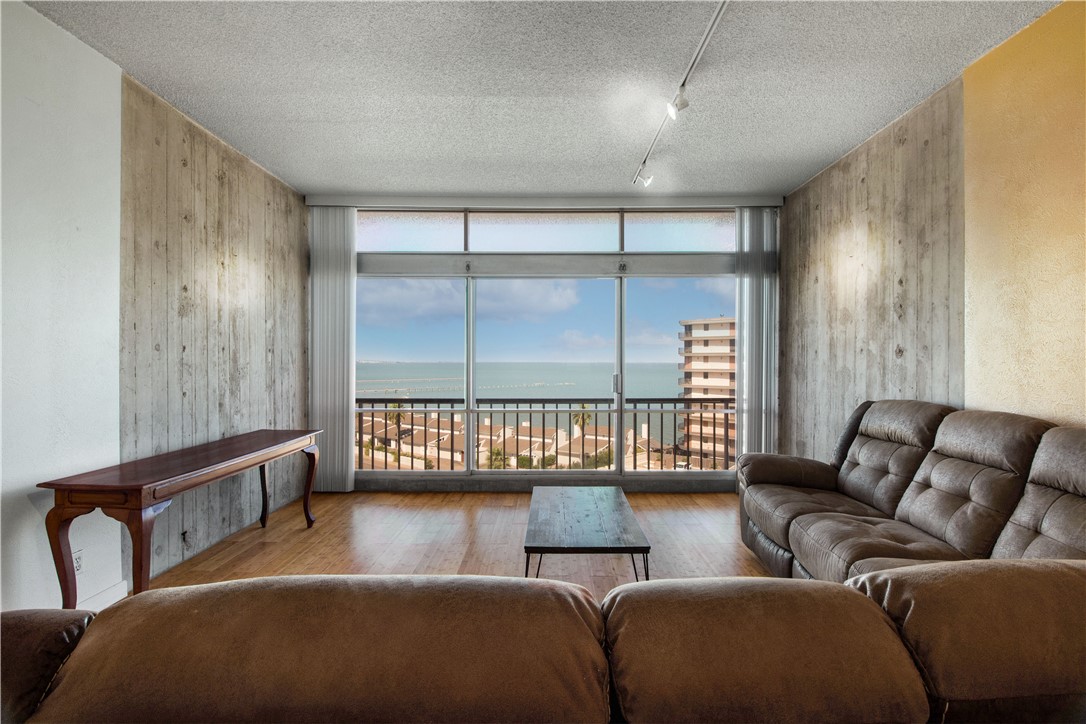4600 Ocean Dr 702