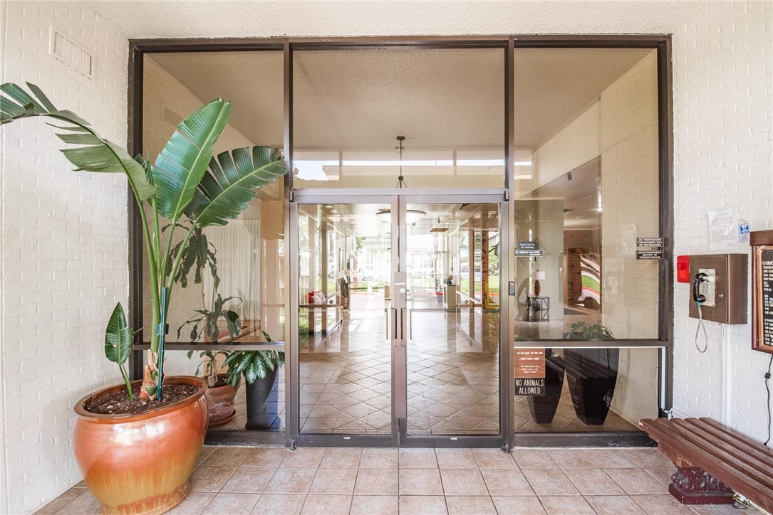 4600 Ocean Dr 702