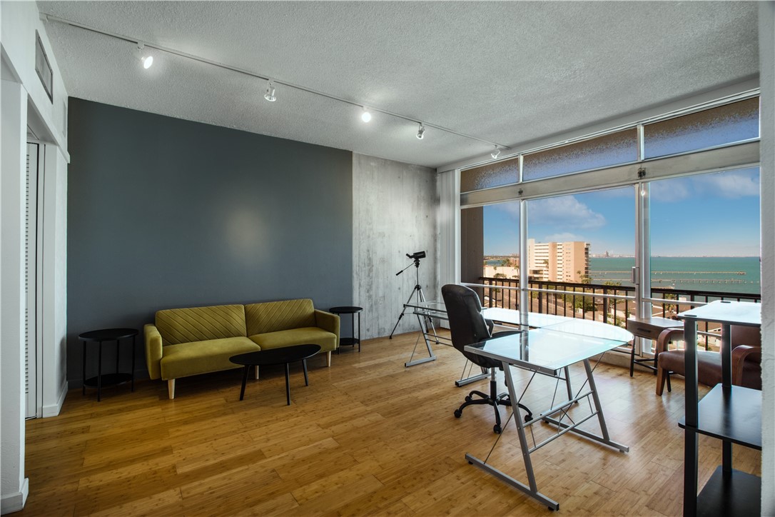 4600 Ocean Dr 702