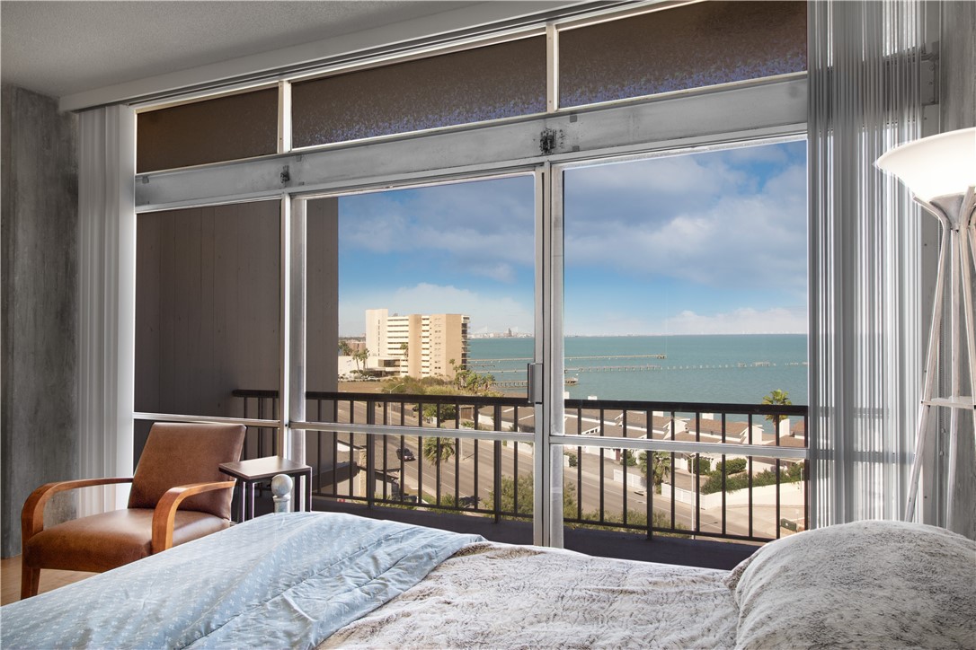 4600 Ocean Dr 702