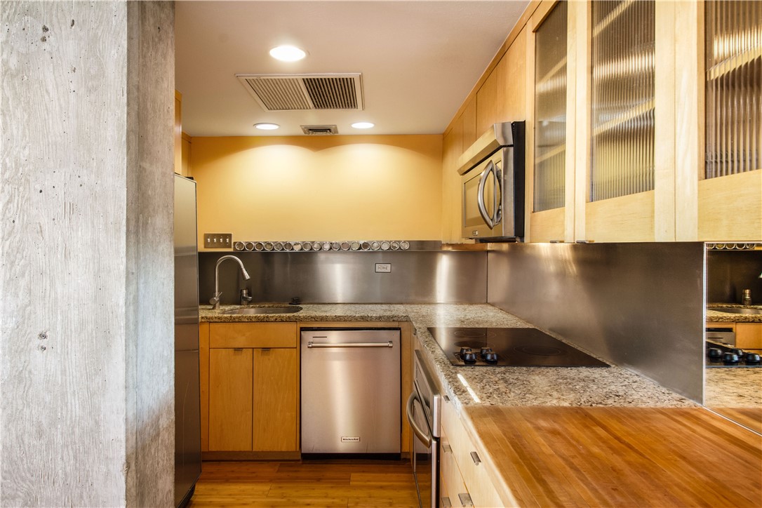 4600 Ocean Dr 702