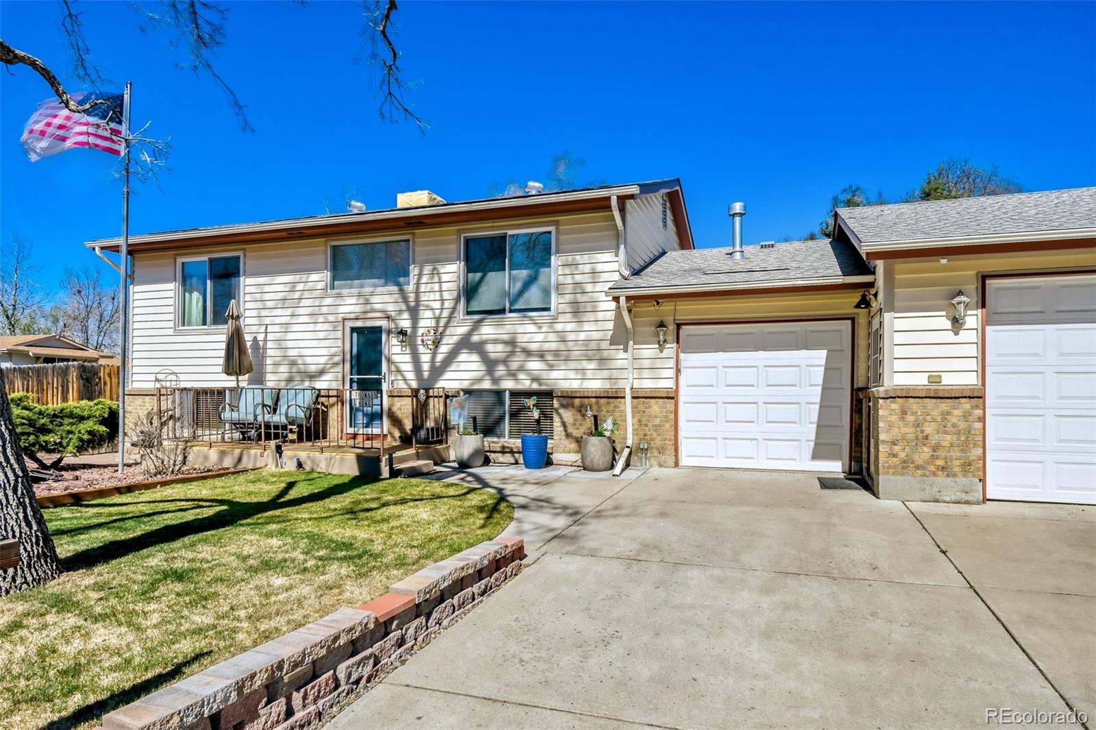 8141 Explorador Calle
