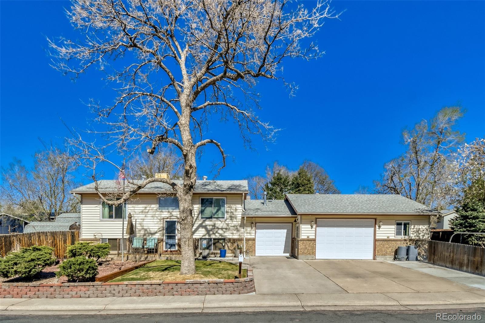 8141 Explorador Calle