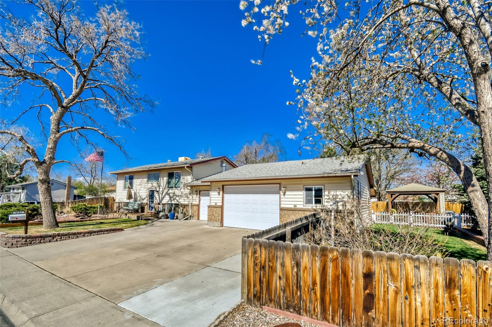 8141 Explorador Calle