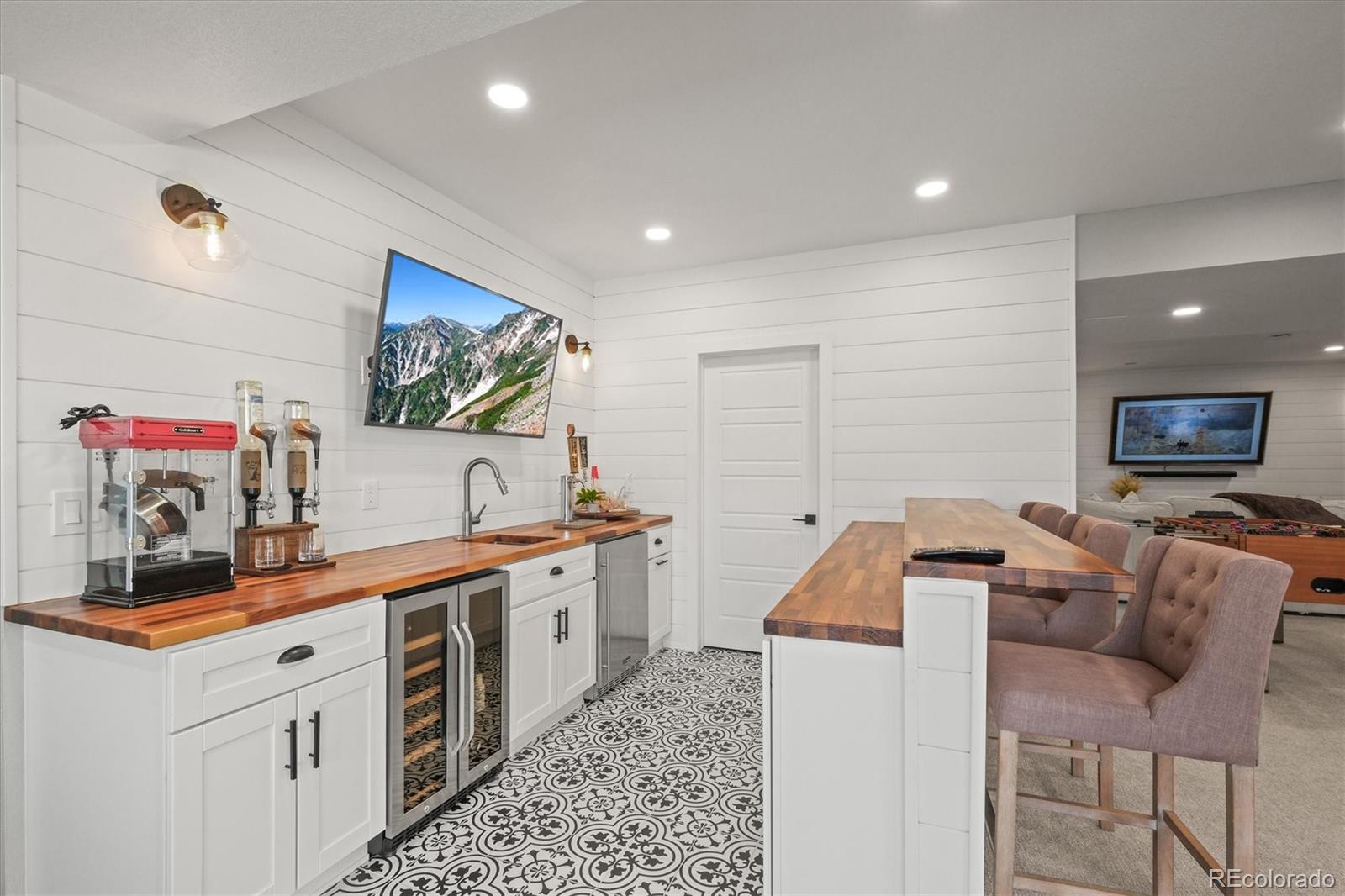 11046 Pastel Point