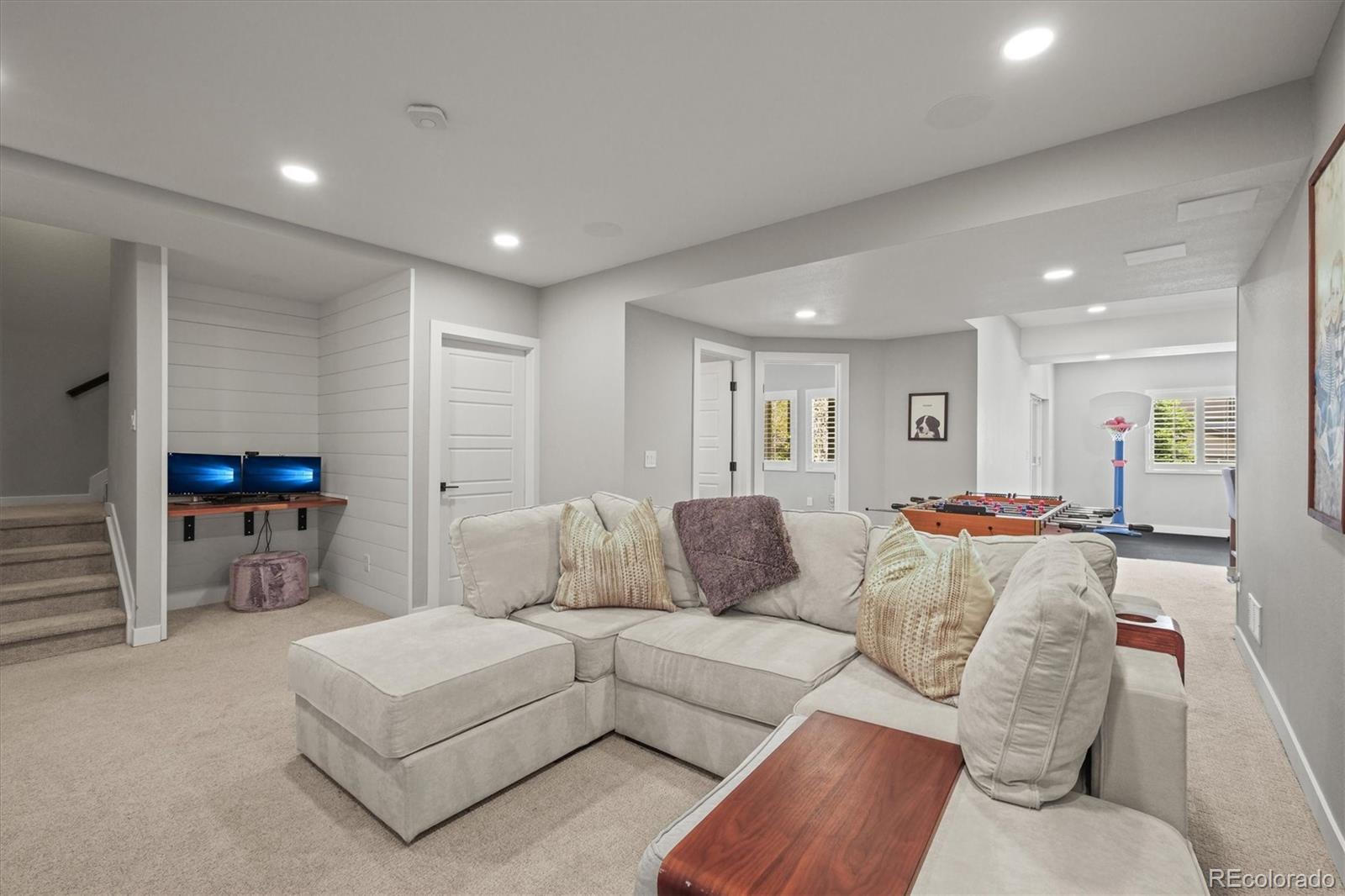 11046 Pastel Point