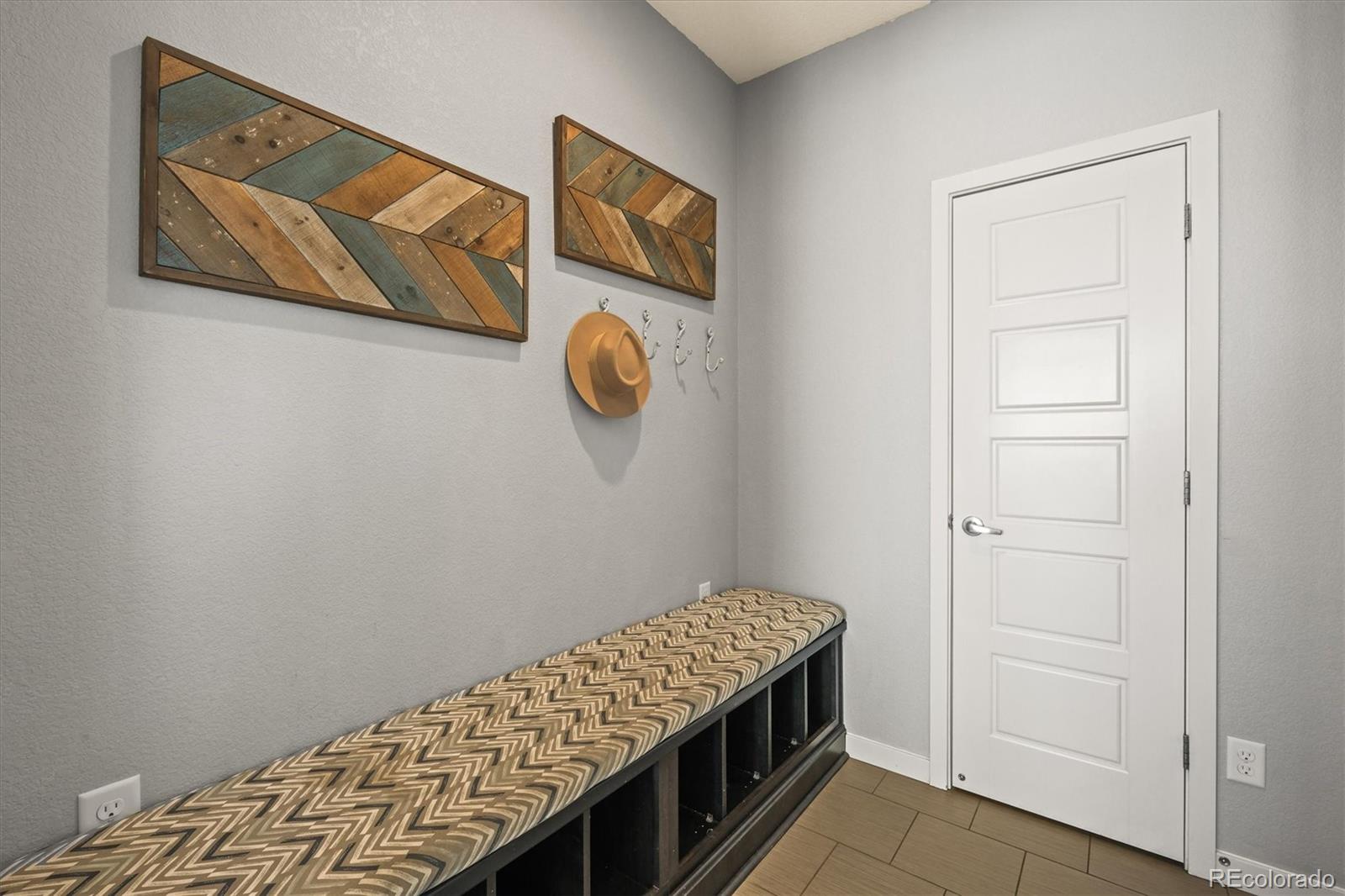 11046 Pastel Point
