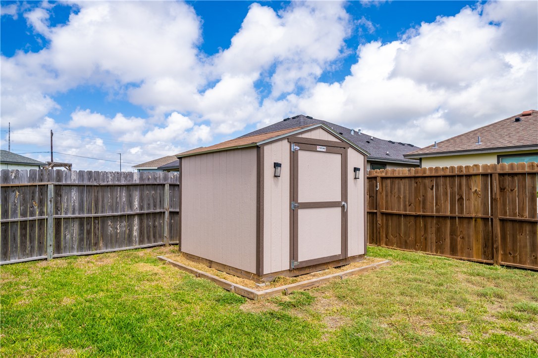 7214 S Lake Bliss Cir
