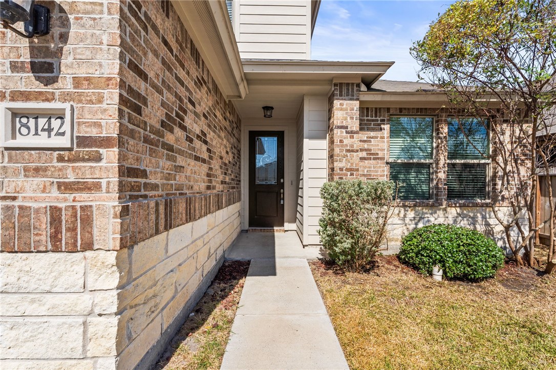 8142 Luz De Luna St