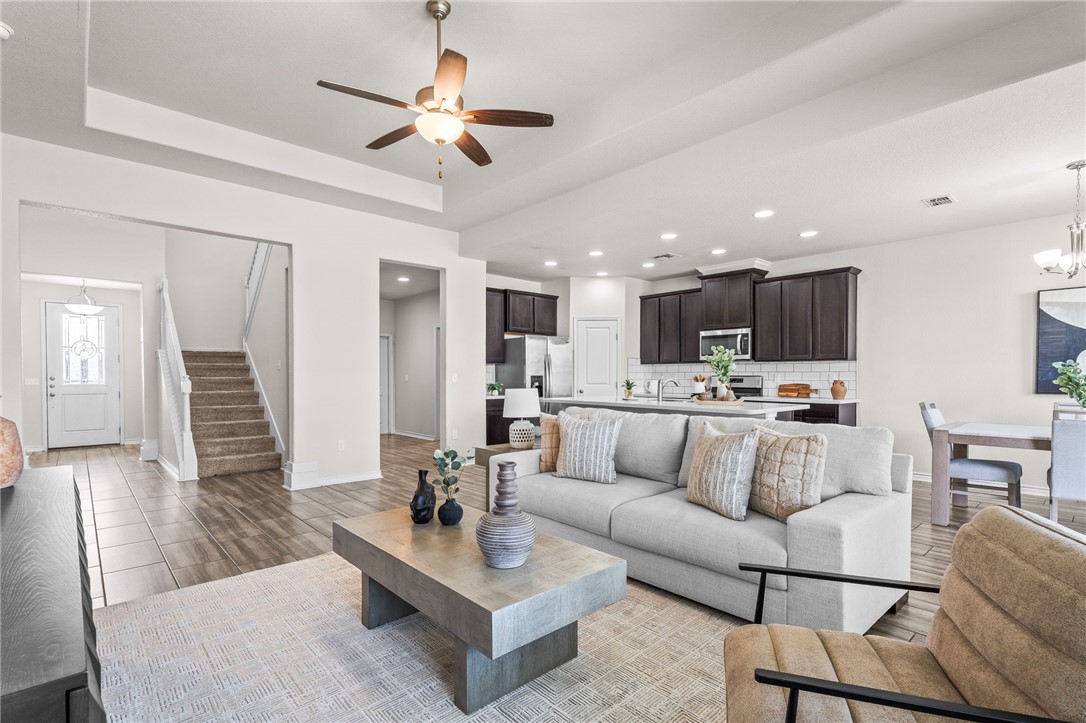 8142 Luz De Luna St