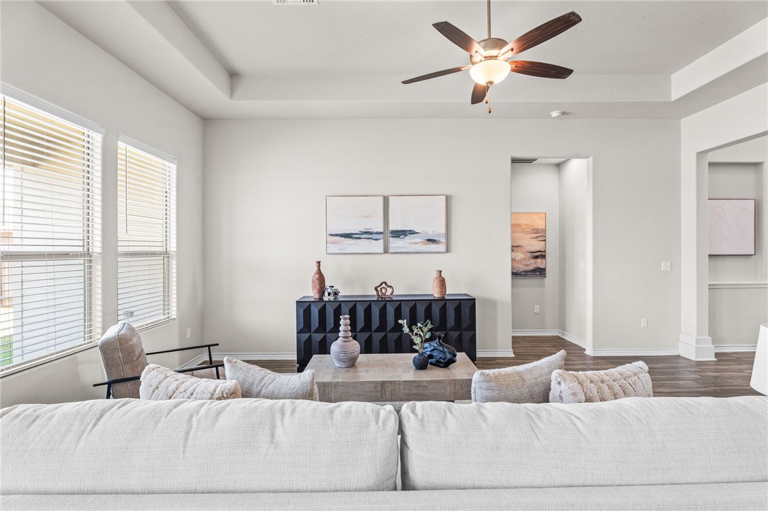 8142 Luz De Luna St