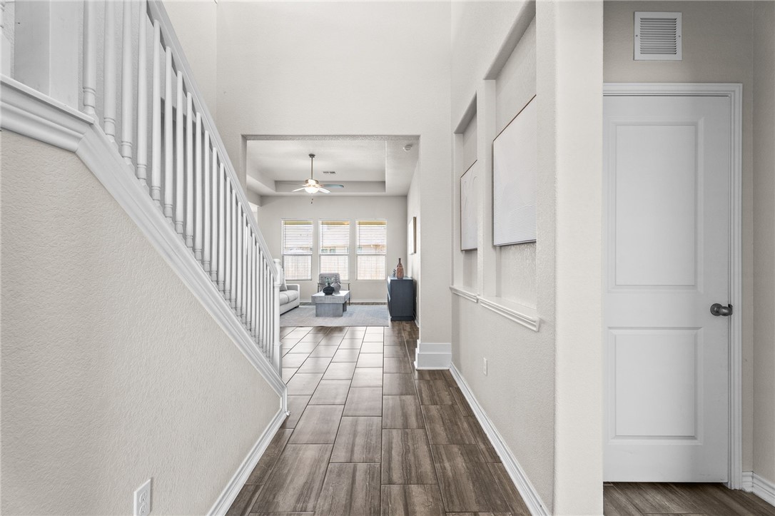 8142 Luz De Luna St