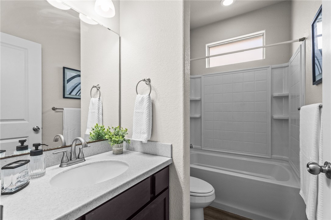 8142 Luz De Luna St