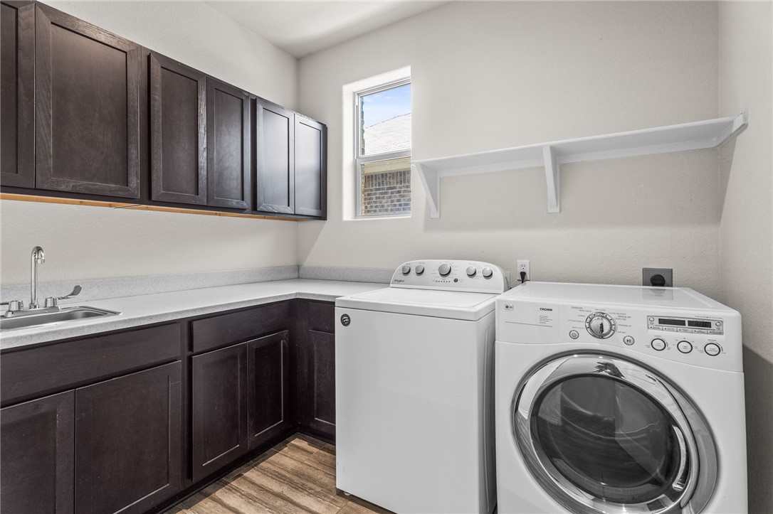 8142 Luz De Luna St