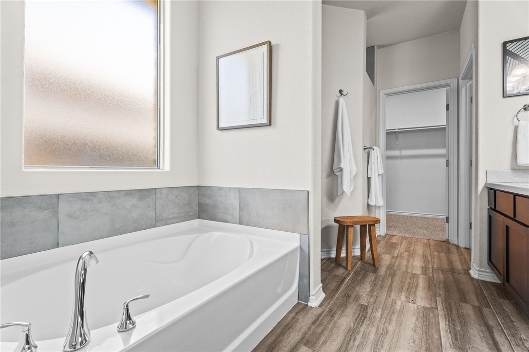8142 Luz De Luna St