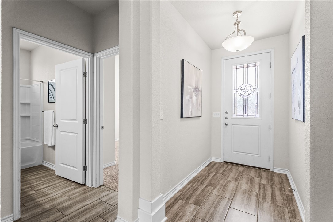 8142 Luz De Luna St