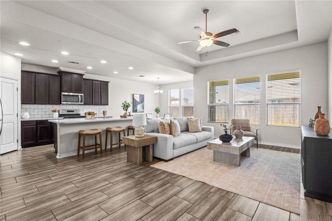 8142 Luz De Luna St