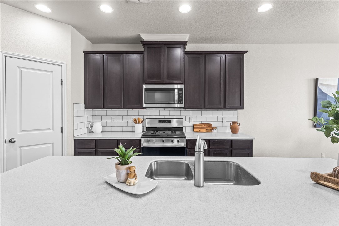 8142 Luz De Luna St