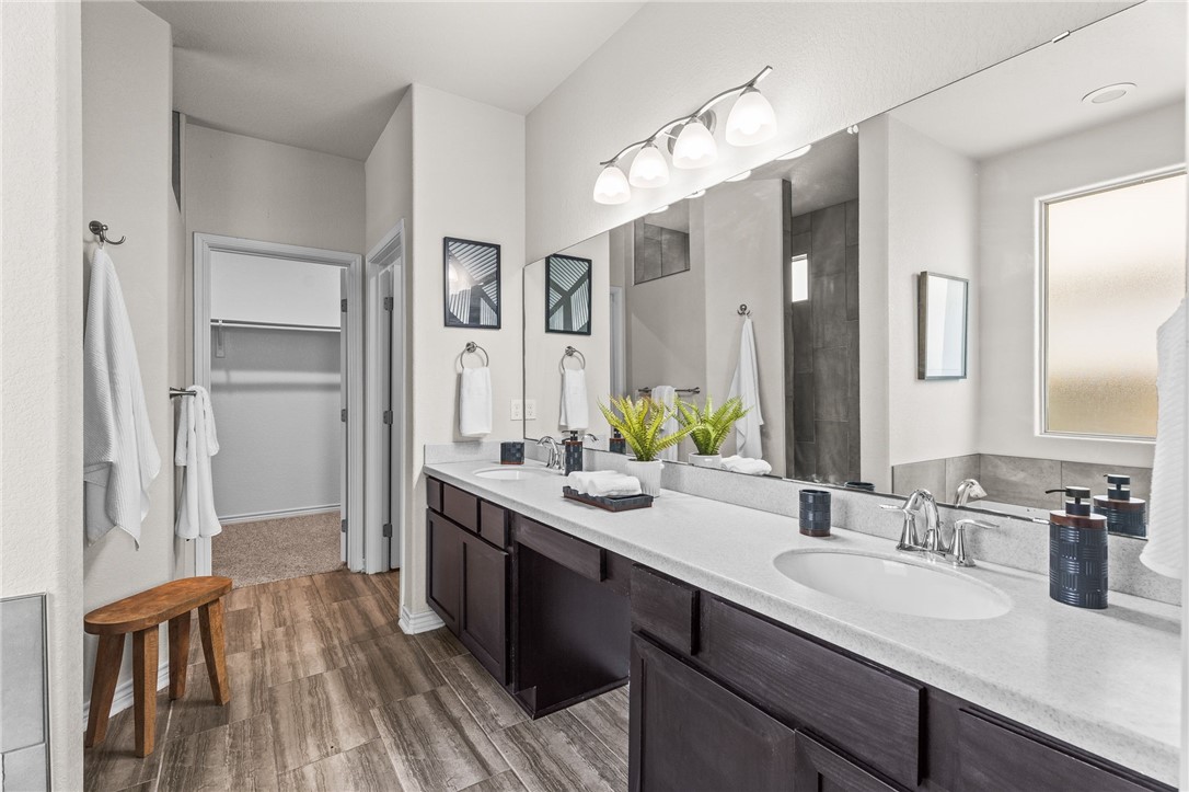 8142 Luz De Luna St