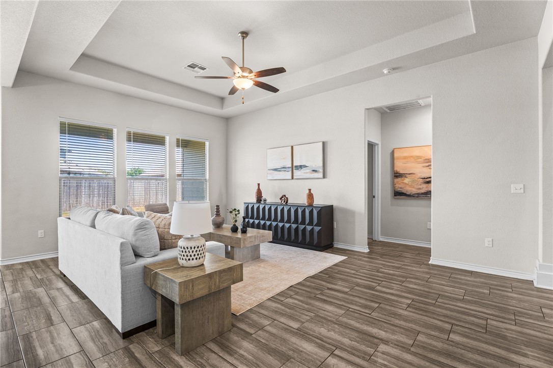 8142 Luz De Luna St