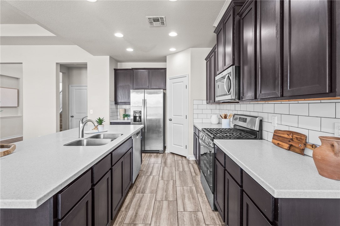 8142 Luz De Luna St