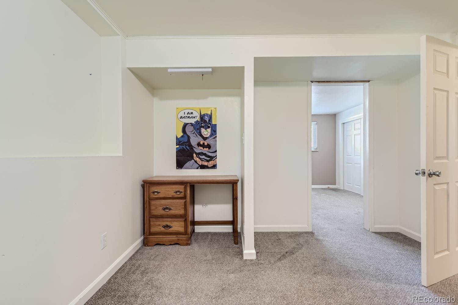 240 W Delaware Circle