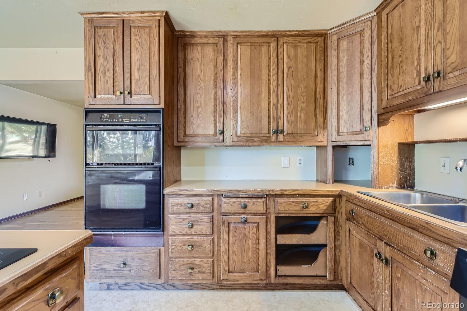 240 W Delaware Circle
