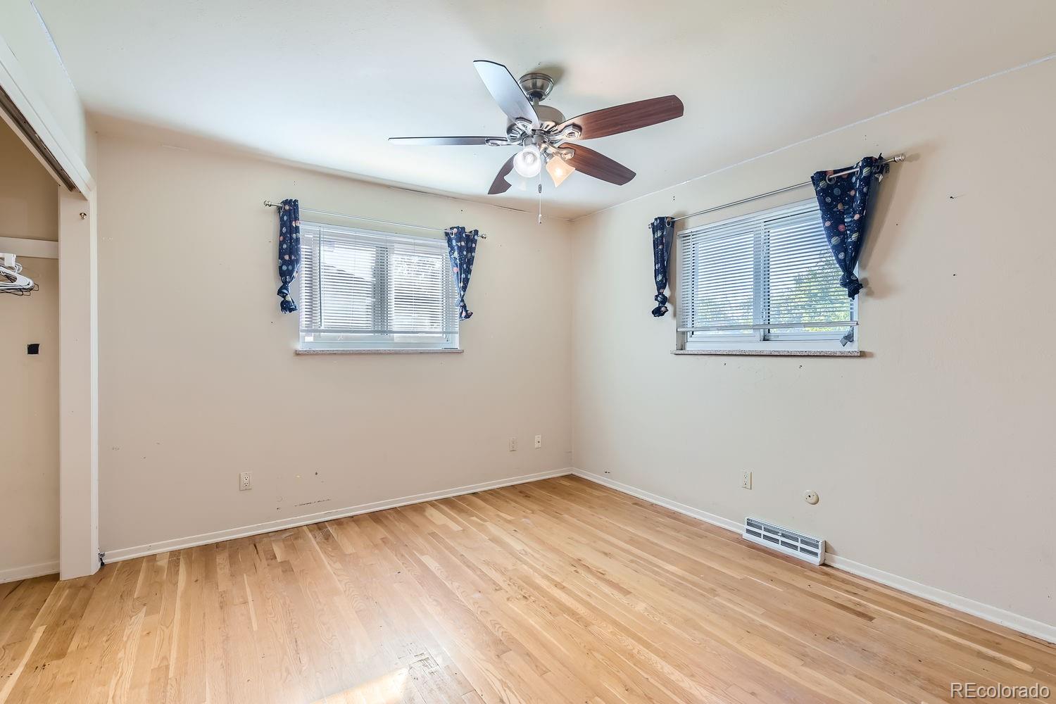 240 W Delaware Circle