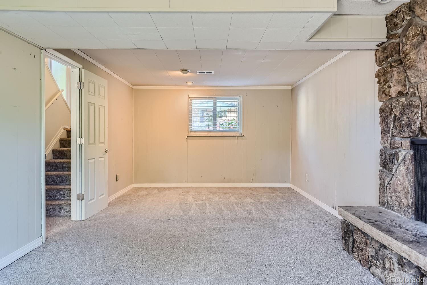 240 W Delaware Circle