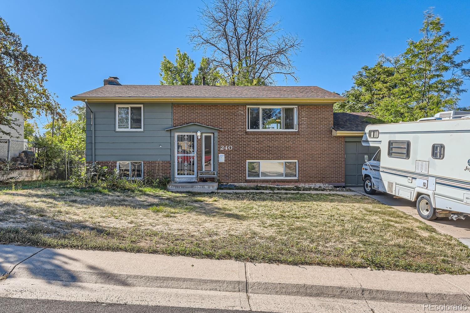 240 W Delaware Circle