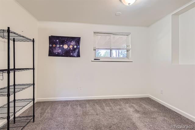 240 W Delaware Circle