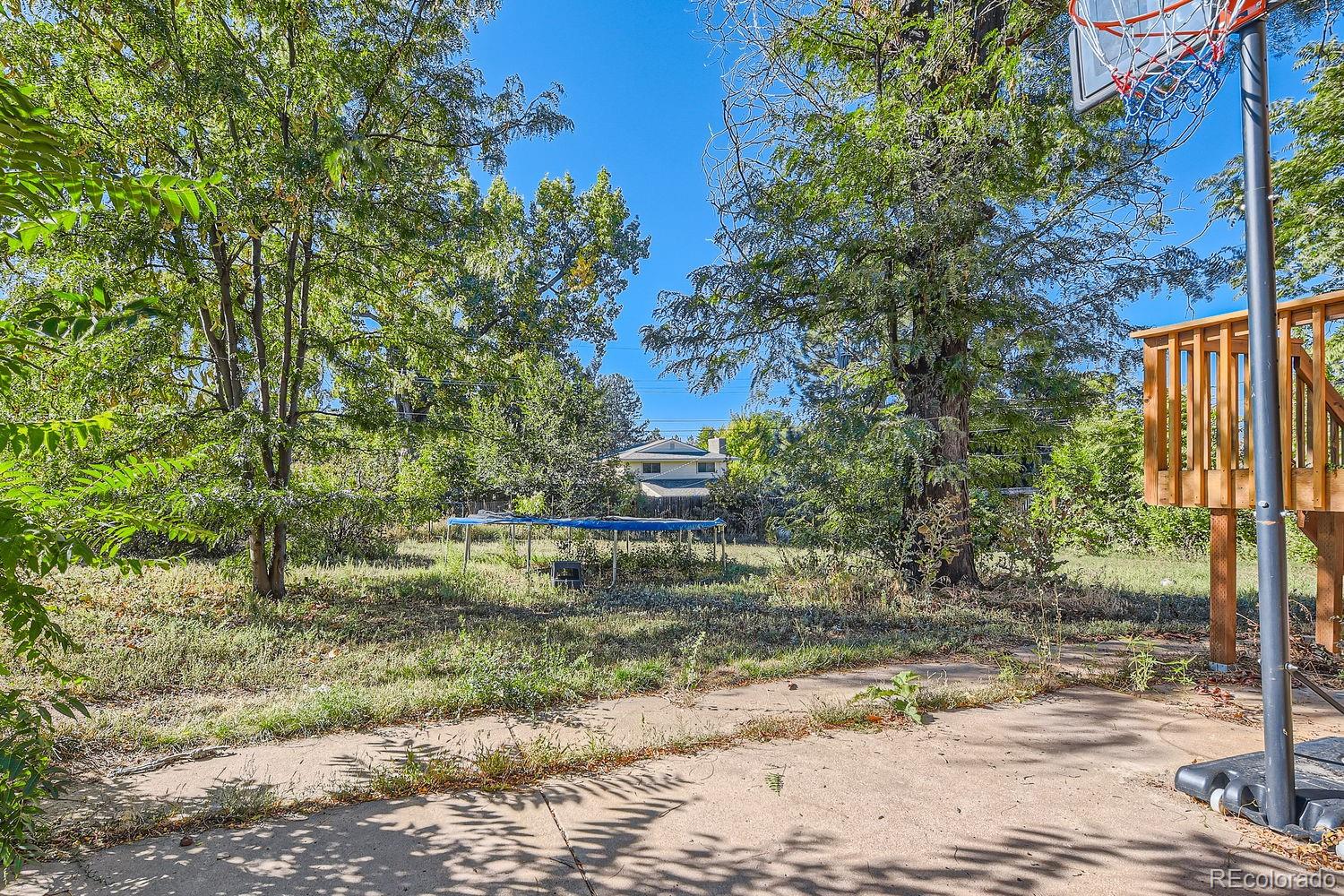 240 W Delaware Circle