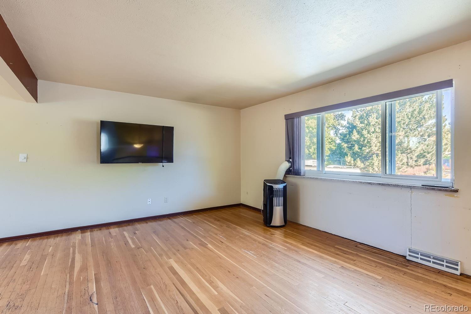 240 W Delaware Circle