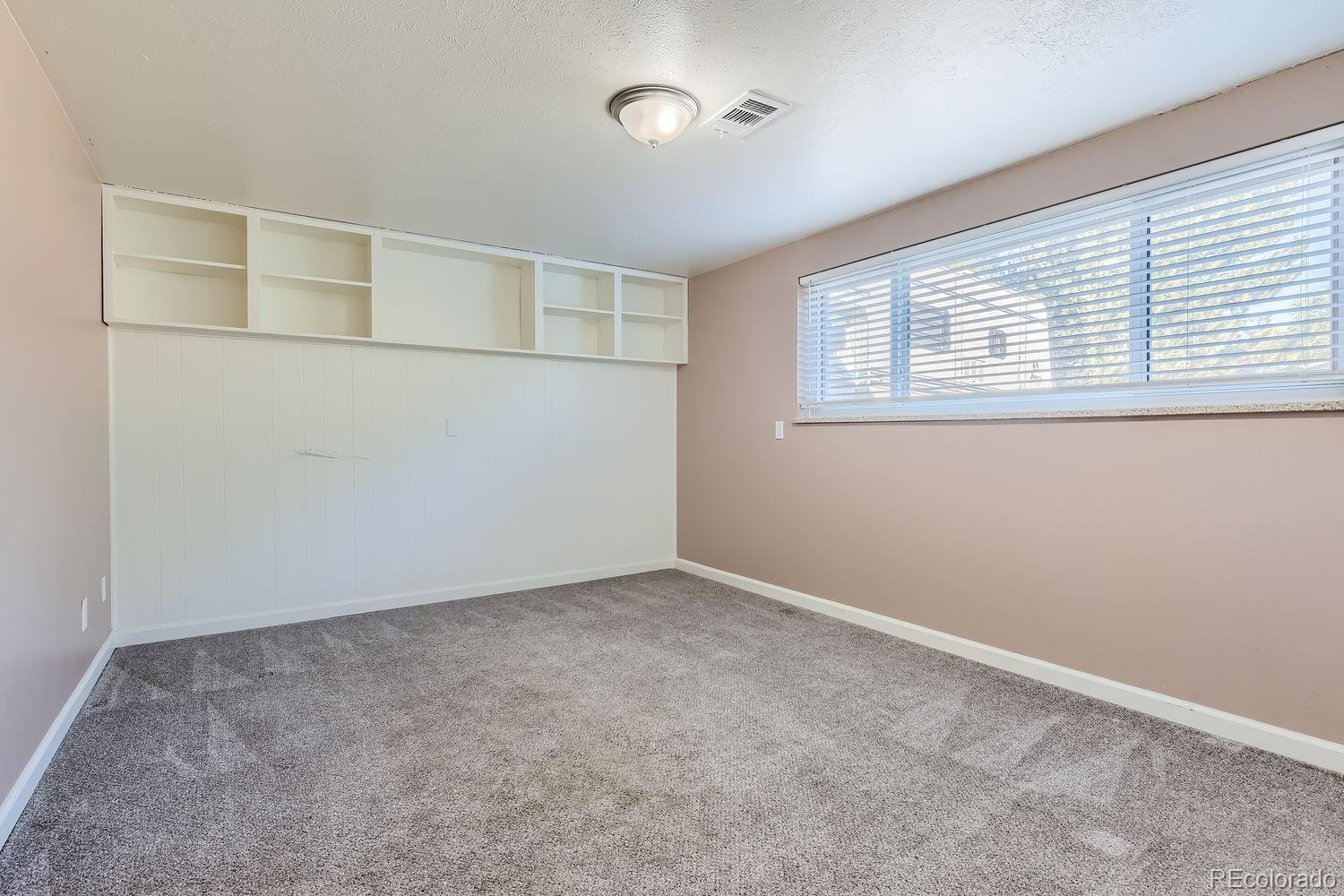 240 W Delaware Circle