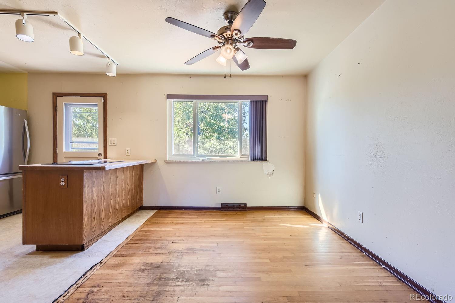 240 W Delaware Circle