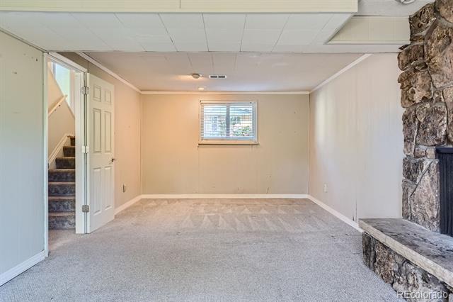 240 W Delaware Circle