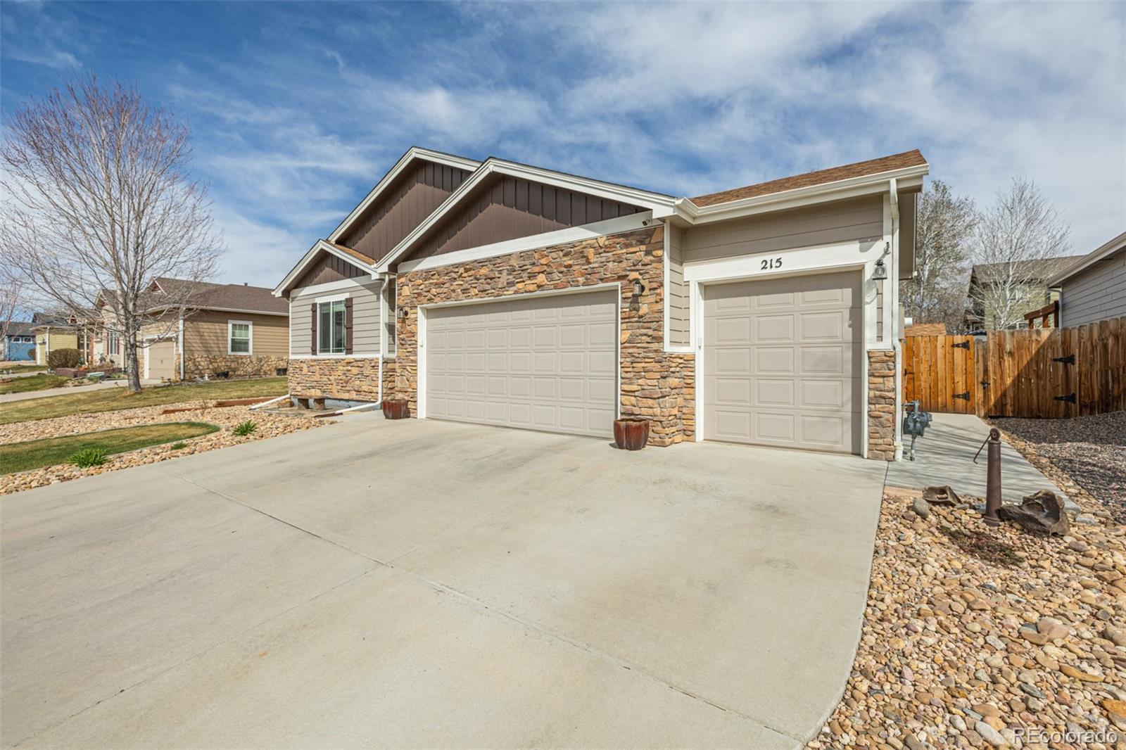 215 Dee Road