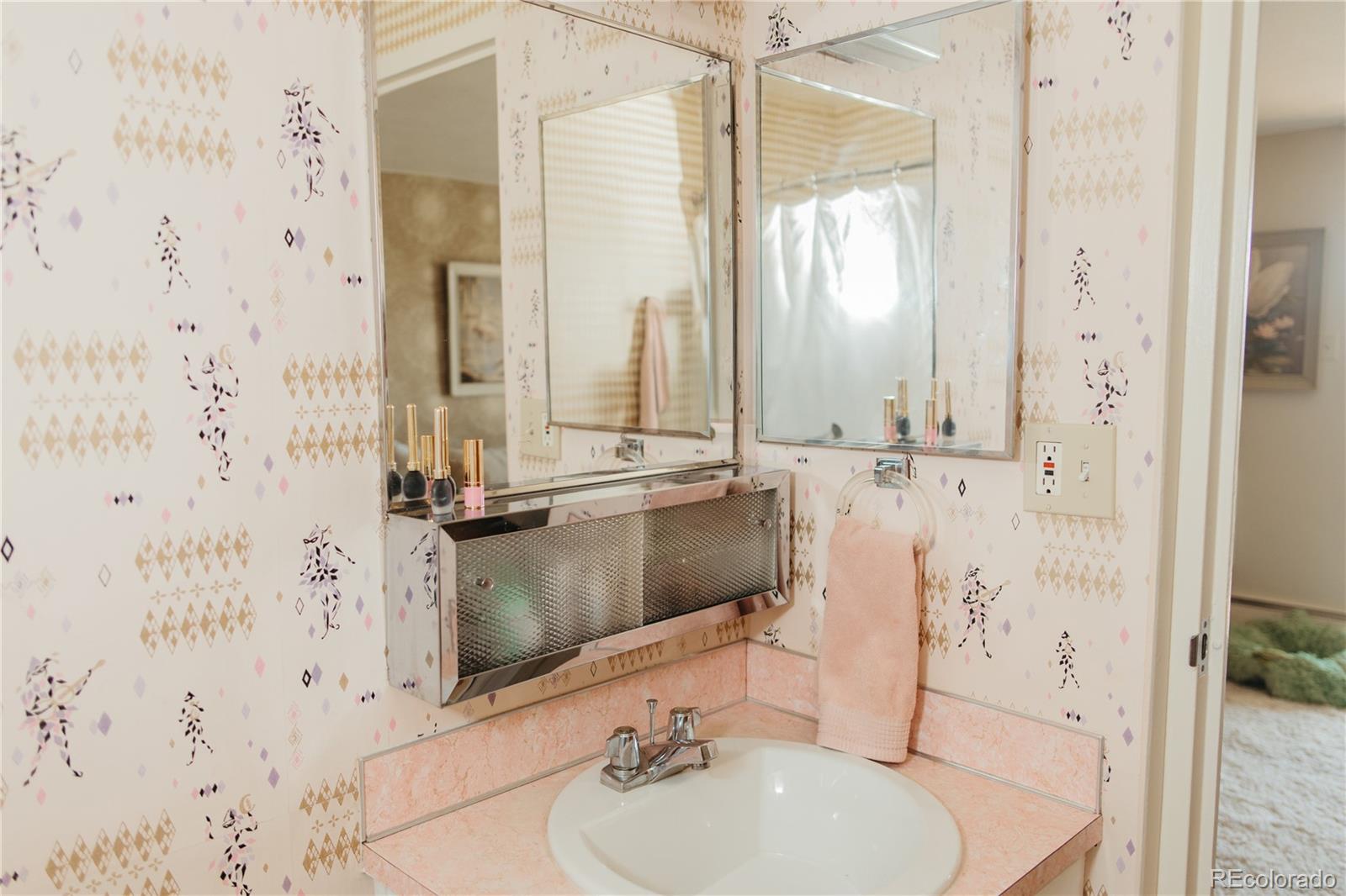 1090 N Lafayette Street Unit: 504