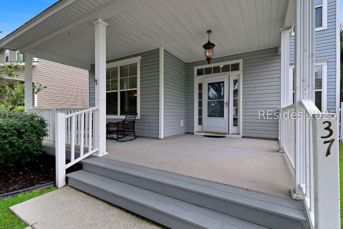 37 4th Avenue