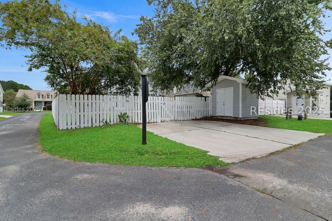 37 4th Avenue