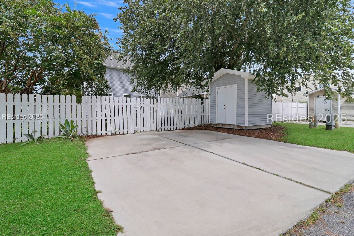 37 4th Avenue