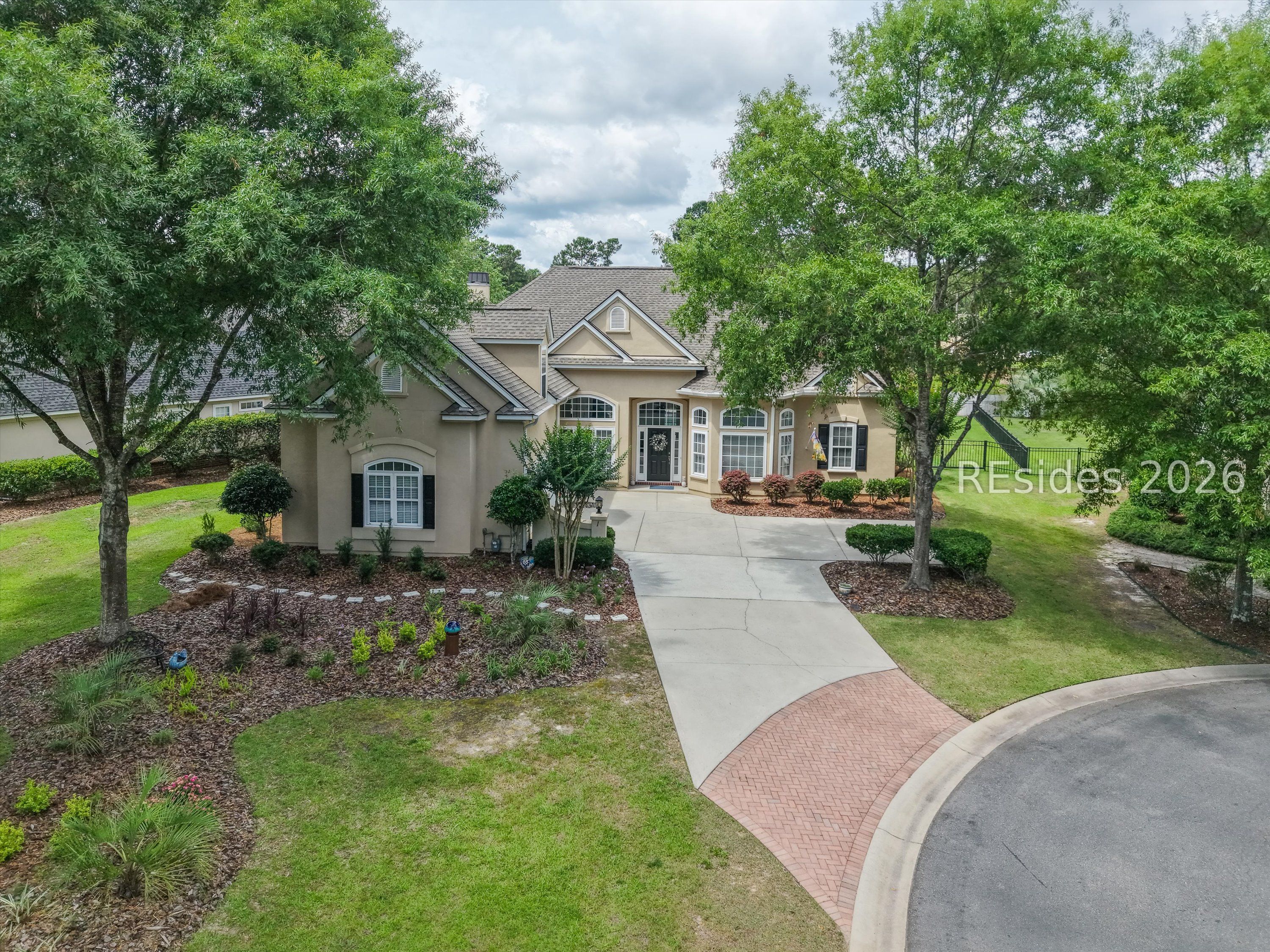 1 Meadowlawn Lane
