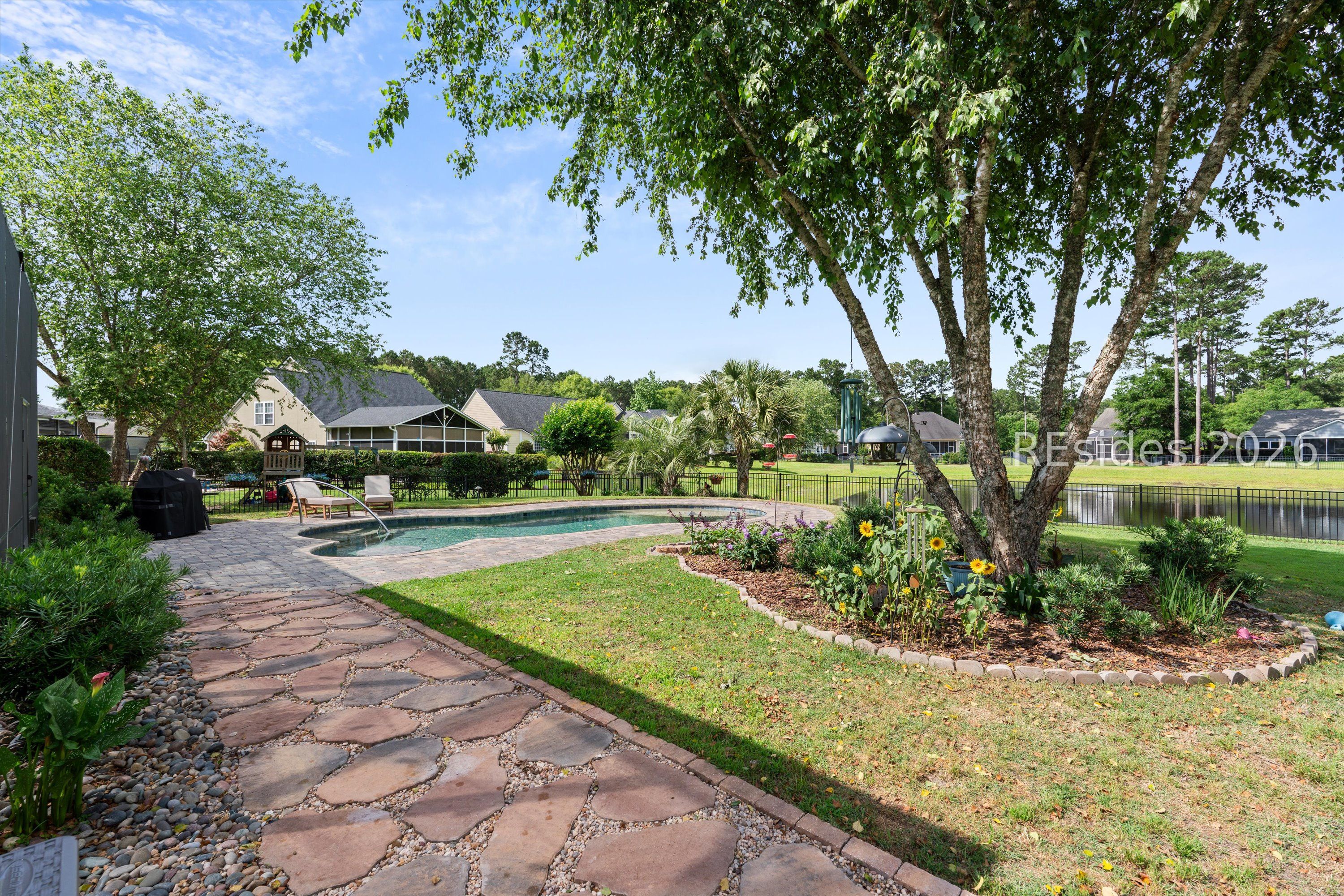 1 Meadowlawn Lane
