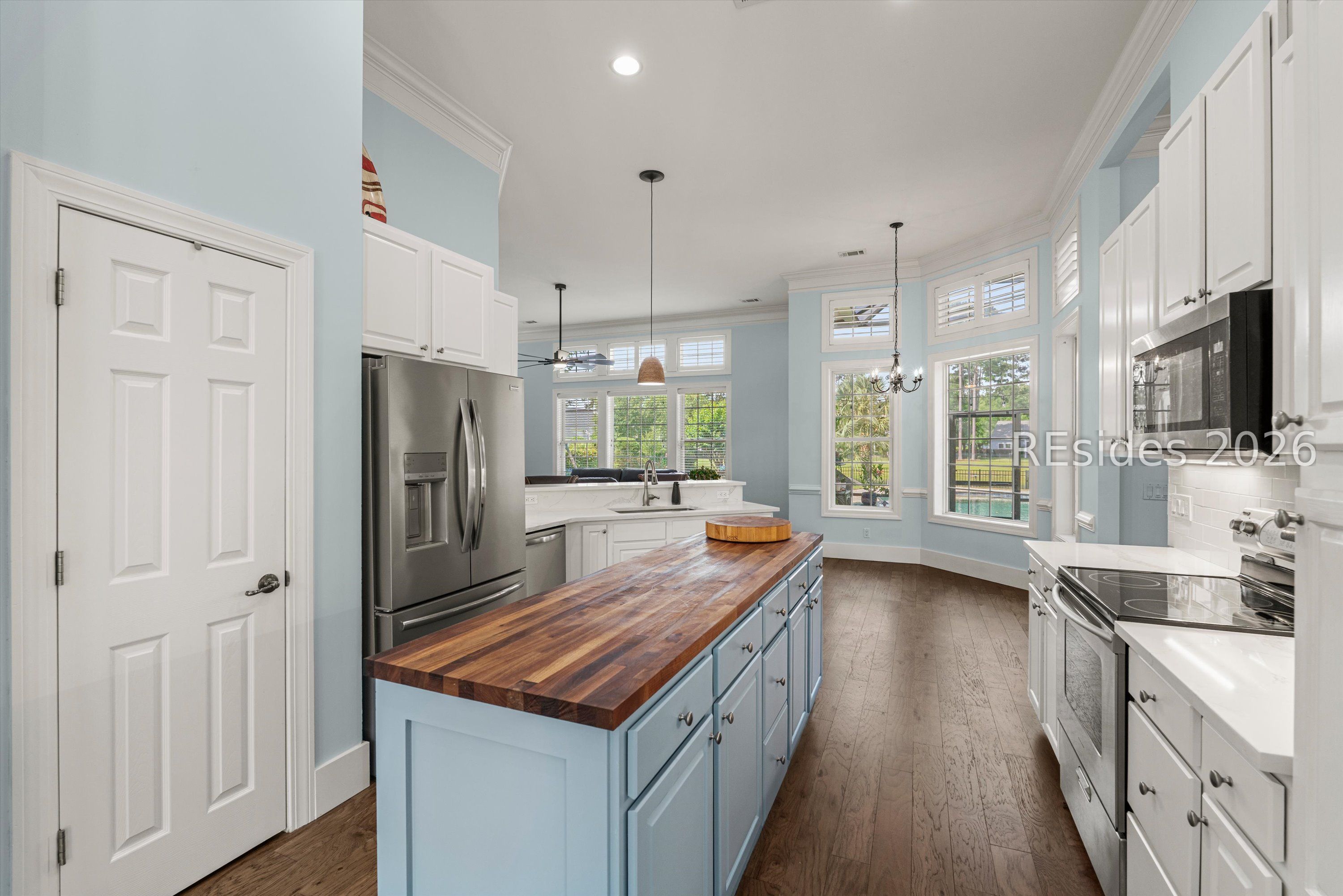 1 Meadowlawn Lane