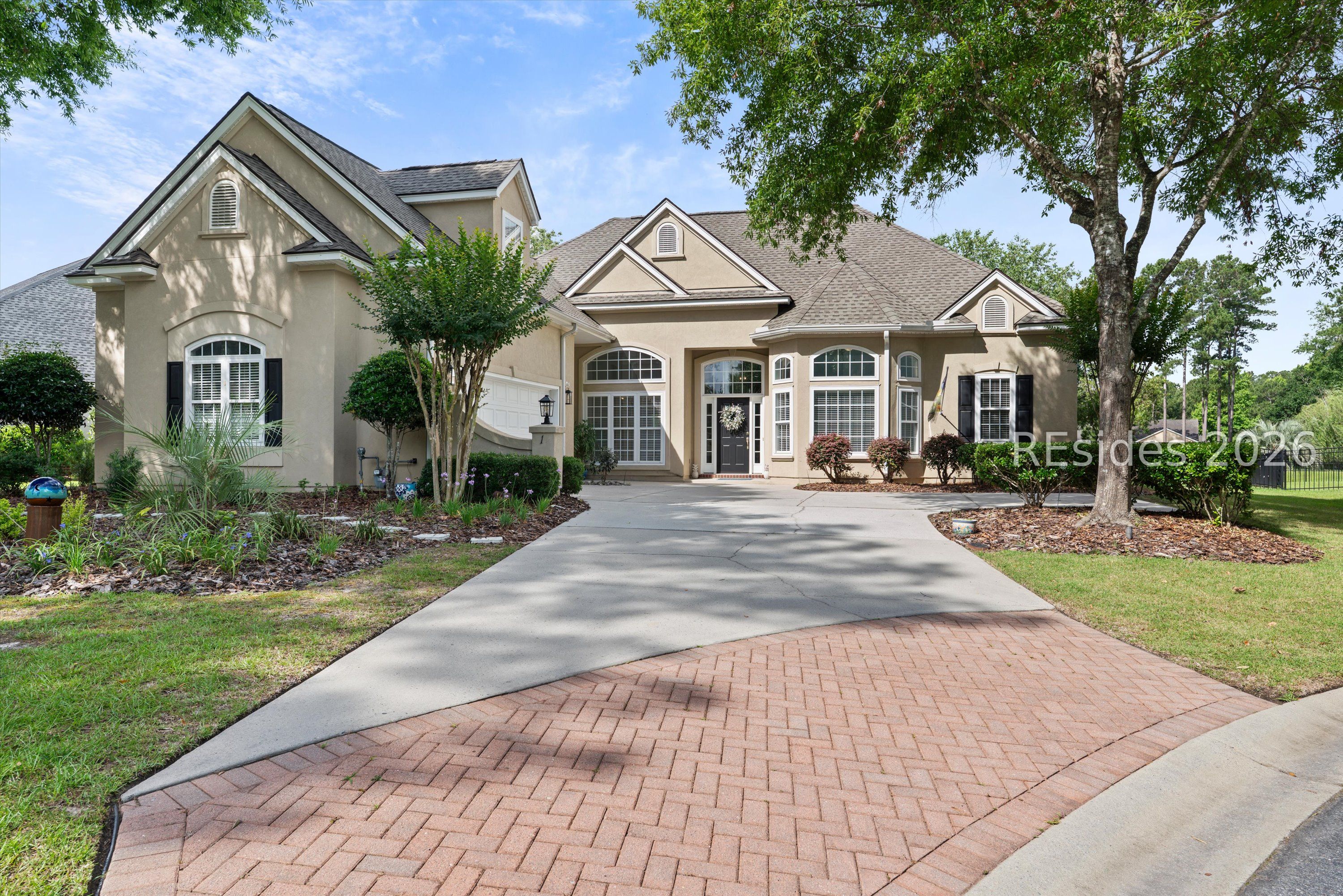 1 Meadowlawn Lane