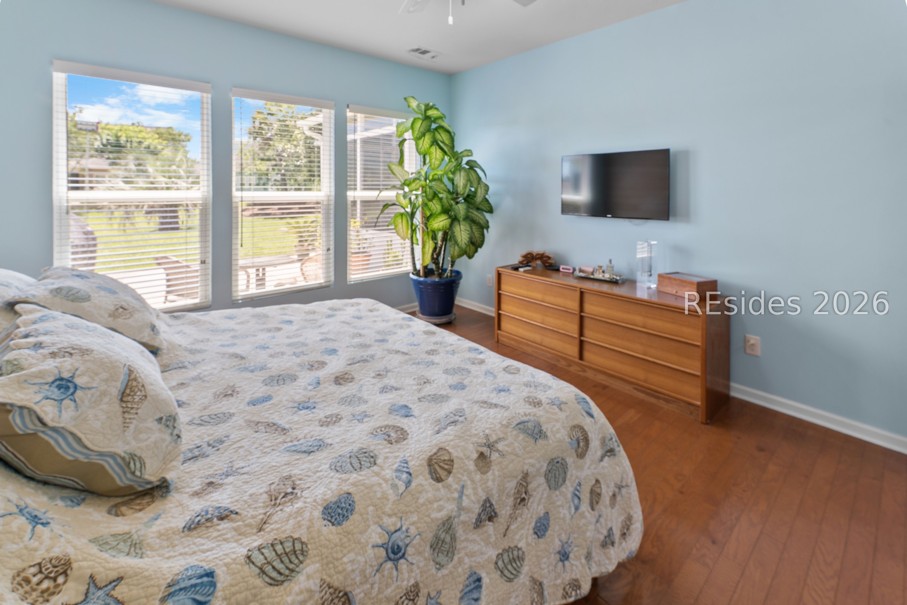 748 Knollwood Court