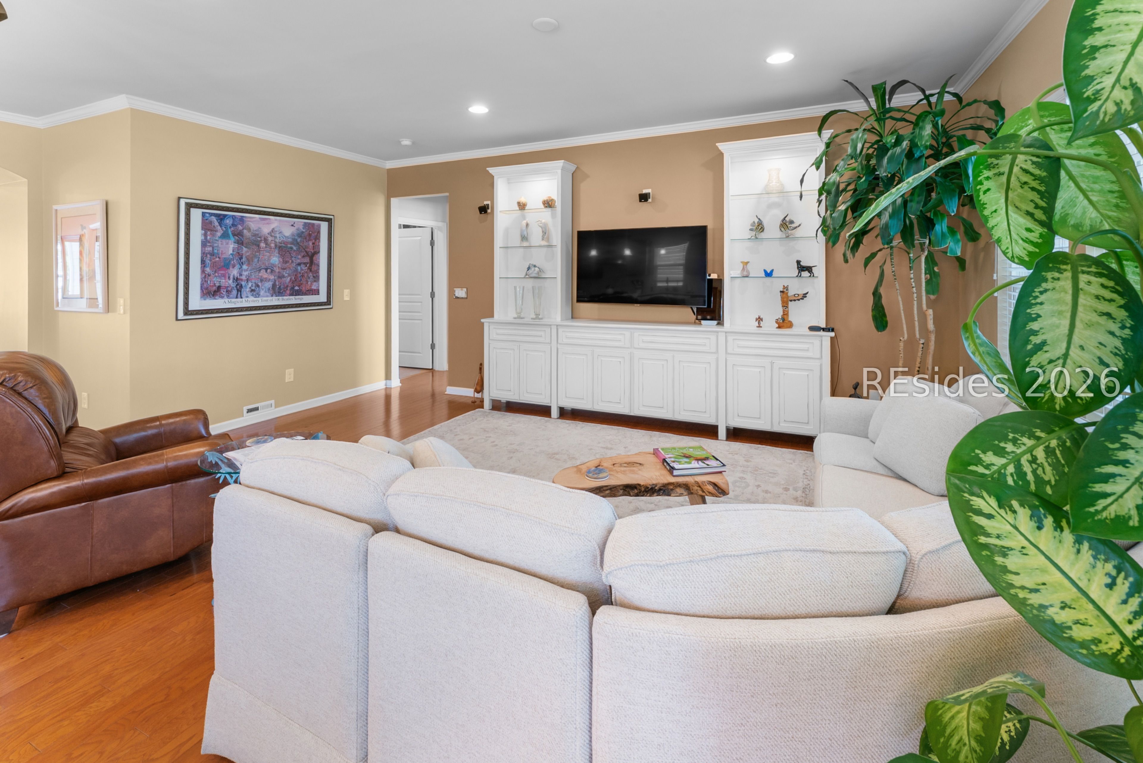 748 Knollwood Court