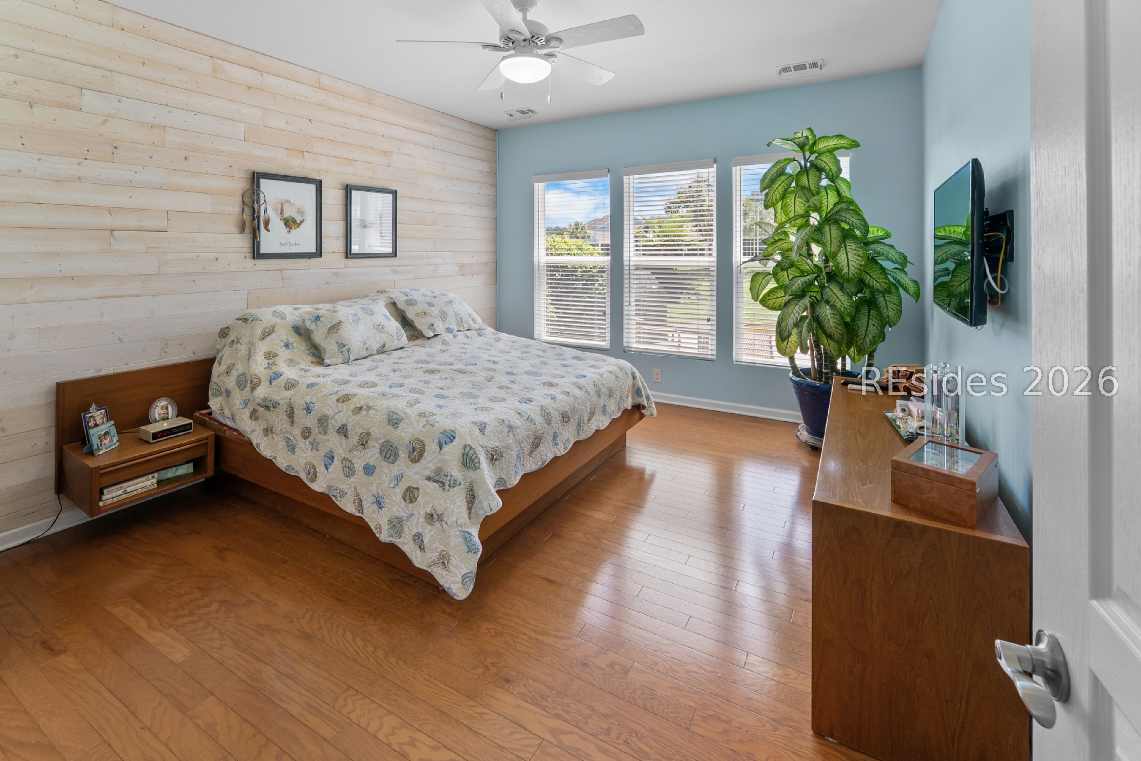 748 Knollwood Court